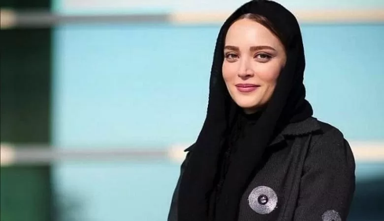 بهنوش طباطبایی در لب دریا ژست خاصی داشت.