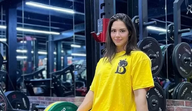 مدل زیبای روس با عضلات مردانه!