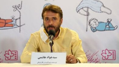 سید جواد هاشمی یکی از بازیگران سرشناس ایرانی در اینستاگرامش عکسی جالب را از خود در جشن تولد 81 سالگی مادرش به اشتراک گذاشت.