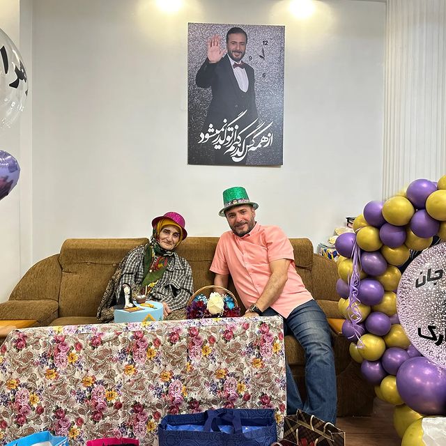 سید جواد هاشمی یکی از بازیگران سرشناس ایرانی در اینستاگرامش عکسی جالب را از خود در جشن تولد 81 سالگی مادرش به اشتراک گذاشت.