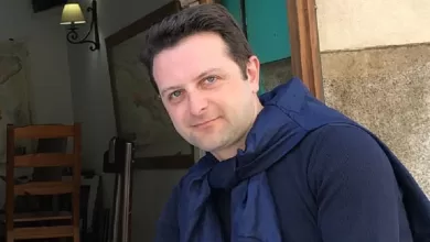علی پهلوان خواننده گروه آریان در تازه ترین پست خود عکسی را در خخانه لوکس اروپایی اش منتشر کرد.