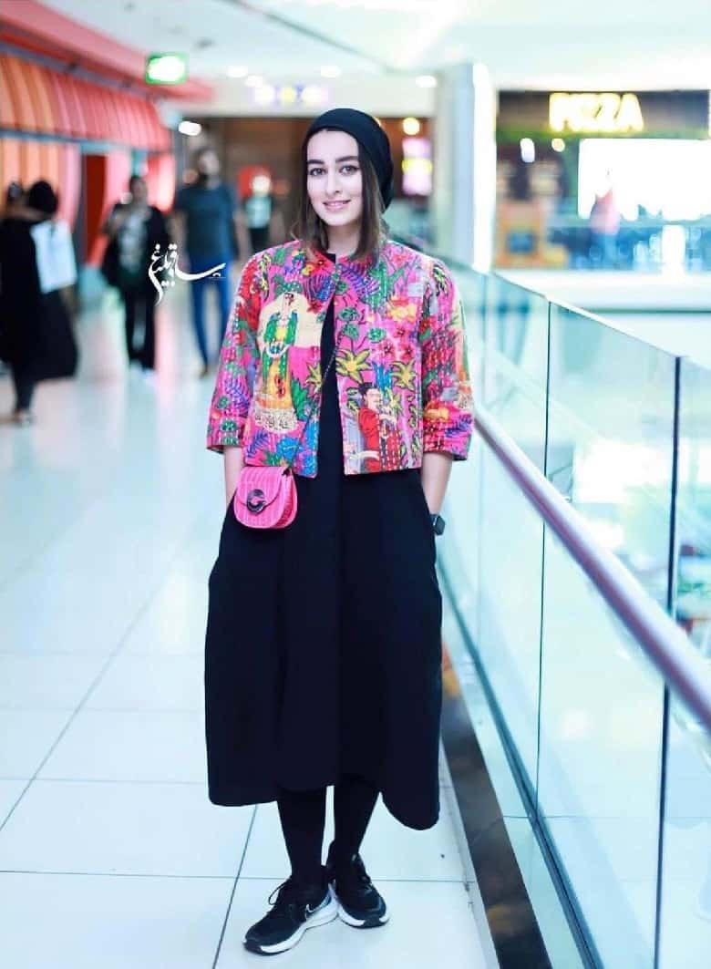 مه‌لقا می‌نوش‌زاد یا نیکان در دنیای واقعی تیپ متفاوتی دارد.