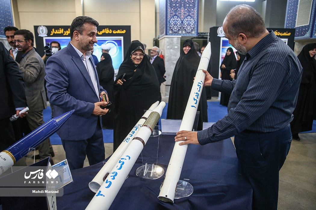 عکس‌هایی از برخی نمایندگان مجلس که فراگیر شد 