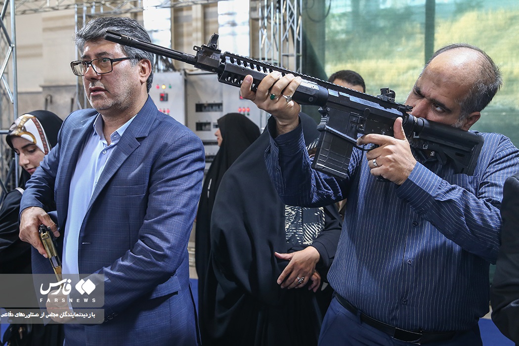 عکس‌هایی از برخی نمایندگان مجلس که فراگیر شد 