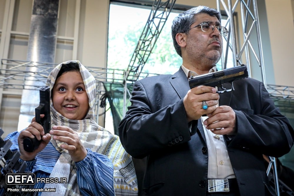 عکس‌هایی از برخی نمایندگان مجلس که فراگیر شد 