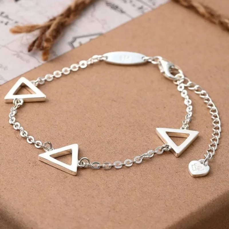 دستبند نقره دخترانه طرح مثلث
