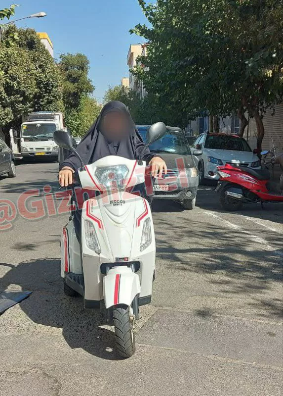 عکس خبرساز از یک خانم محجبه در خیابان