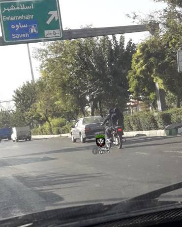 عکسی که از دو دختر محصلِ موتورسوار وایرال شد