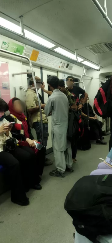 عکس قابل تاملی که امروز از مترو منتشر شد