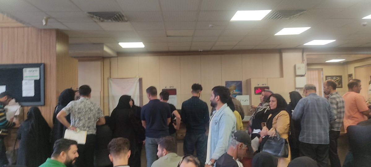 عکس صف شلوغی که مراجعه کنندگان را متعجب کرد