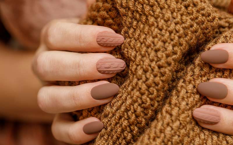 قهوه ای و قرمز تیره