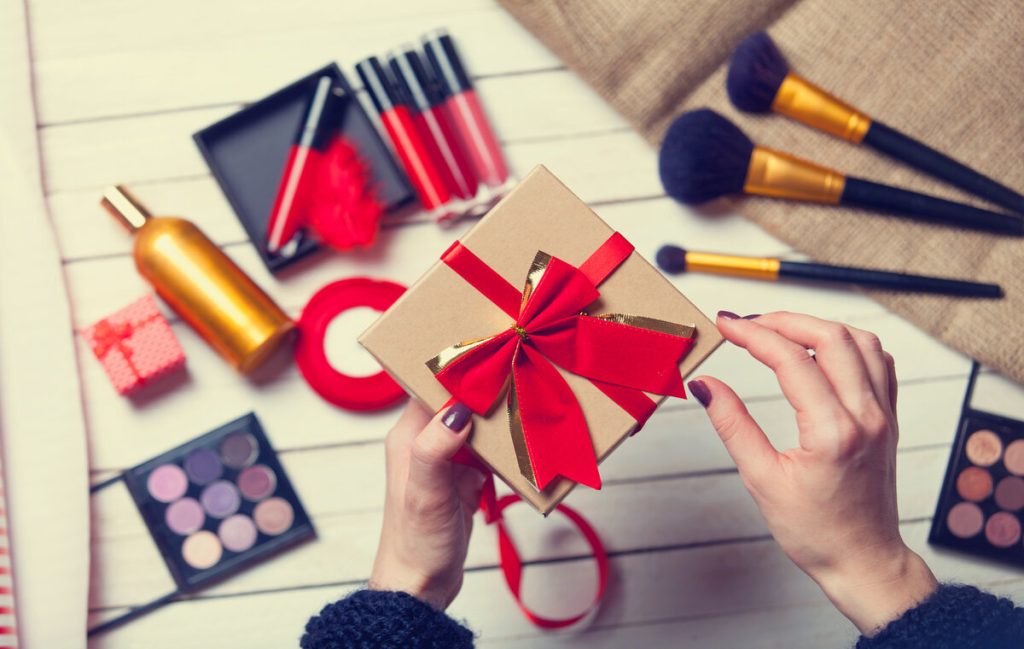 خرید لوازم آرایش برای کادو روز مادر