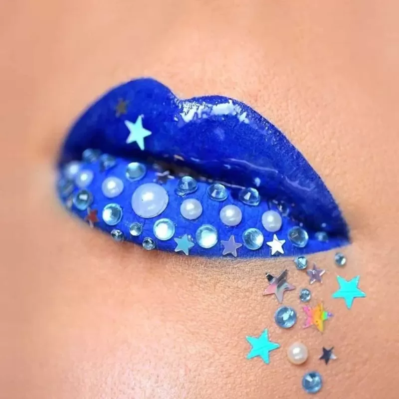 آرایش لب آبی جذاب