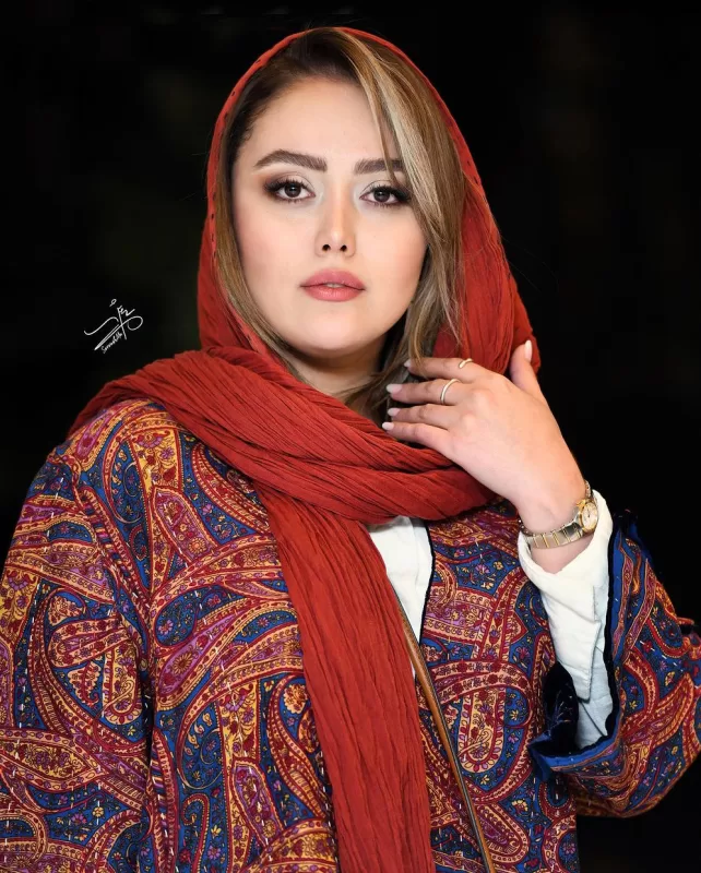 استایل جذاب و سنتی شادی مختاری در یک مراسم