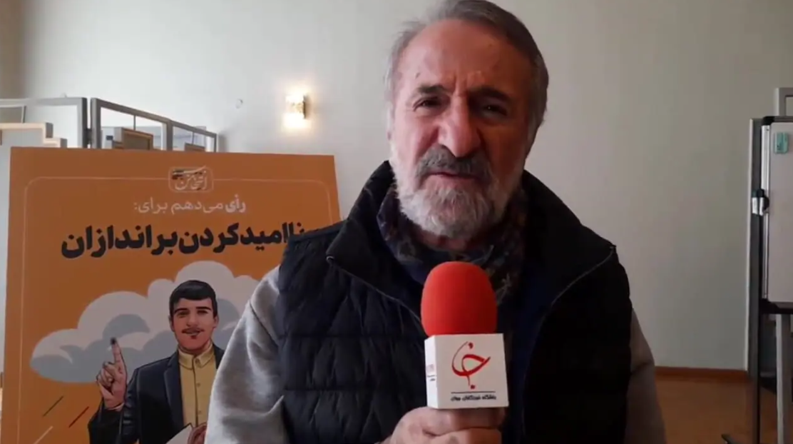 عکس‌هایی از تیپ مهران رجبی در محل اخذ رای