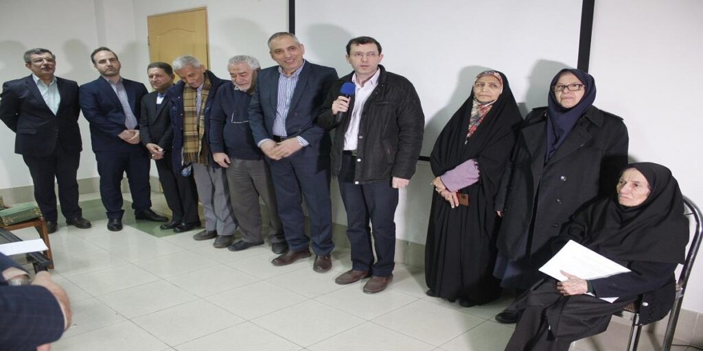 خانم 81 ساله ایرانی از رساله دکتری خود دفاع کرد