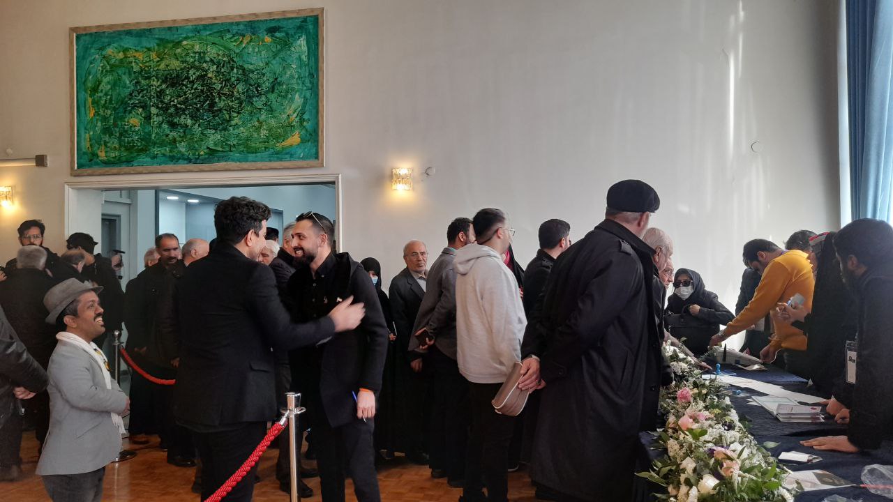 محسن افشانی و همسرش با تِم مشکی رای دادند