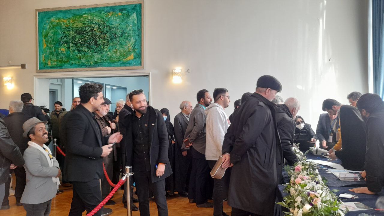 محسن افشانی و همسرش با تِم مشکی رای دادند