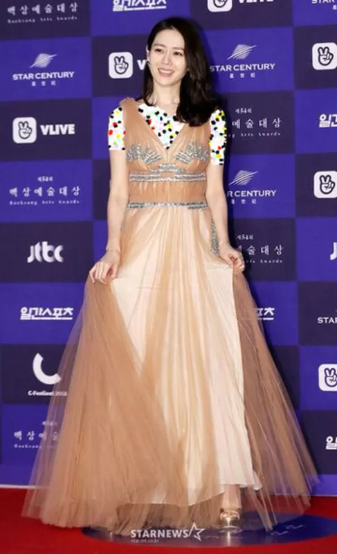 14 لباس شیک و مجلسی زیباترین زن کره‌ای 